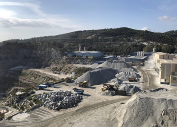 The quarry produces about 500,000 tonnes per year