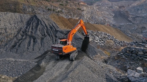 Develon unveils Next Generation '-9' excavators at bauma 2025 ...