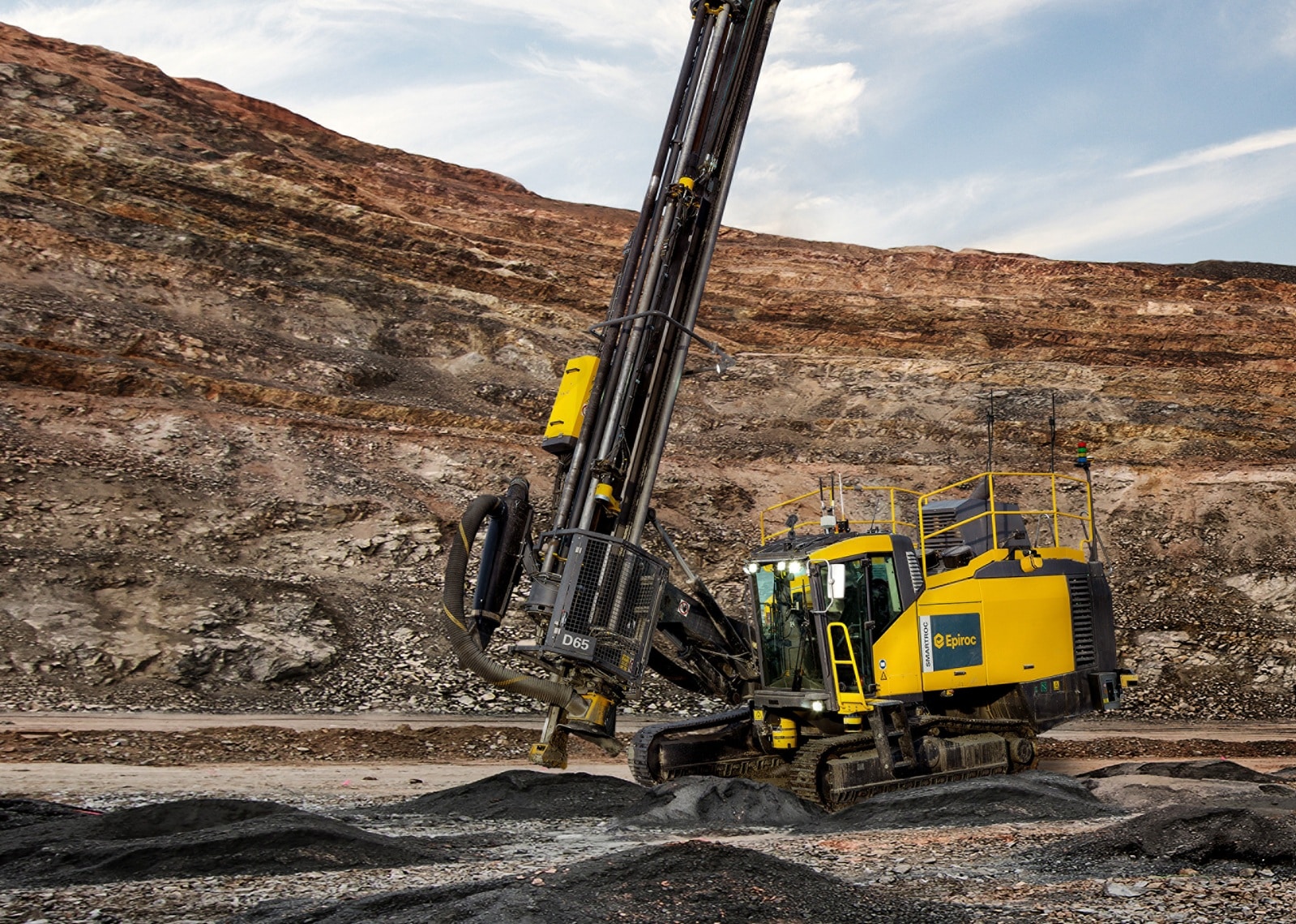 Stone Rig Epiroc & Luck Stone launch first fully autonomous SmartROC D65 drill ...