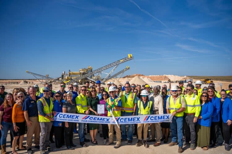 The ribbon-cutting ceremony at Four Corners Sand Facility, Clermont. Image/Cemex US