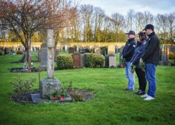 Over 300 handmade wreaths are being laid at cemeteries in Greenock, Dundee and Scottish Veterans Residences sites for former servicemen and women who have no family to remember them. Image: Sunbelt Rentals