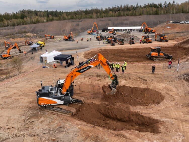 A Real-X autonomous excavator in action at Develon Demo Days. Image: Develon