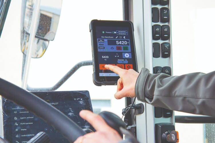 Based on feedback from operators, Outset is introducing a new, intuitive and simple to use display for on-board weighing. Image: Outset