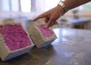 Concrete naturally reabsorbs CO2 from the atmosphere over its lifetime, meaning buildings and infrastructure can act as a long-term carbon sink. Image: MPA